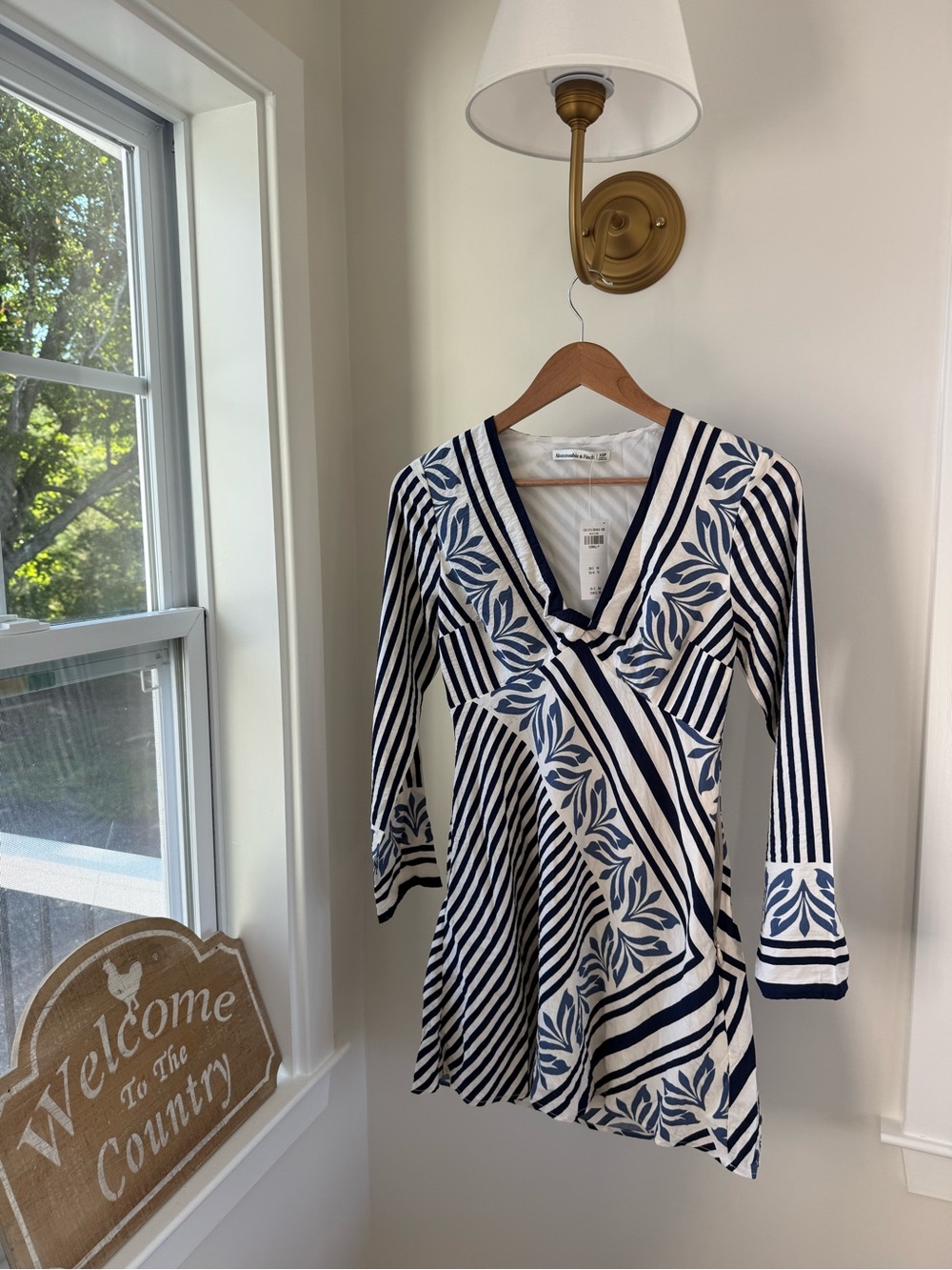 BRAND NEW Abercrombie & Fitch V-Neck Patterned Women’s Dress